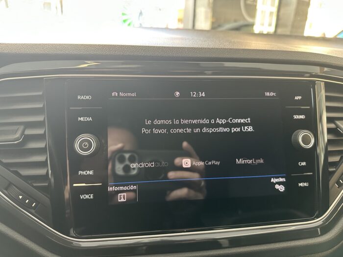 VOLKSWAGEN T-ROC 1.5TSI SPORT - Imagen 17